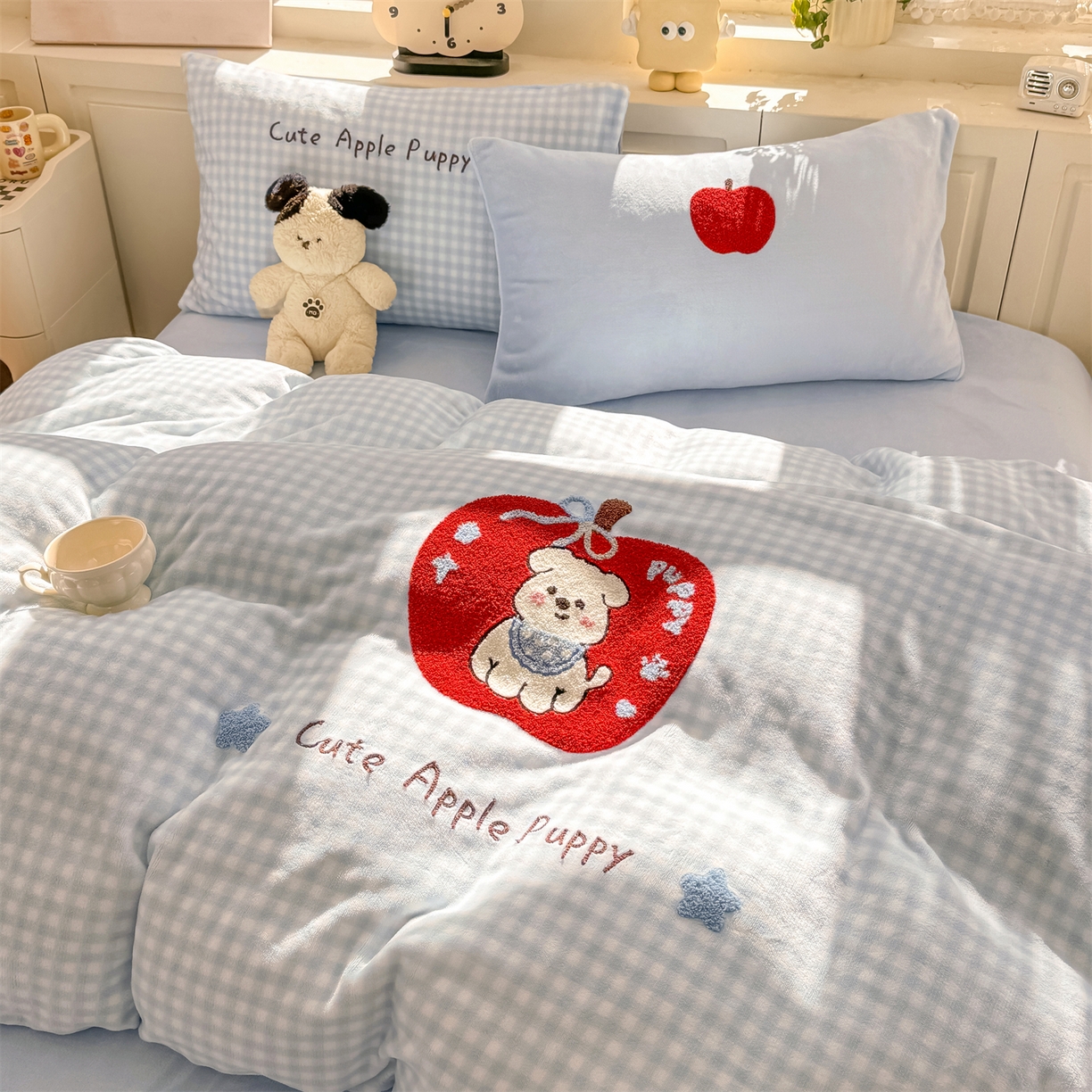 91家纺网 家纺一手货源 找家纺 （总）灰鲸 2025新款牛奶绒毛巾绣苹果狗、蛋糕喵系列四件套