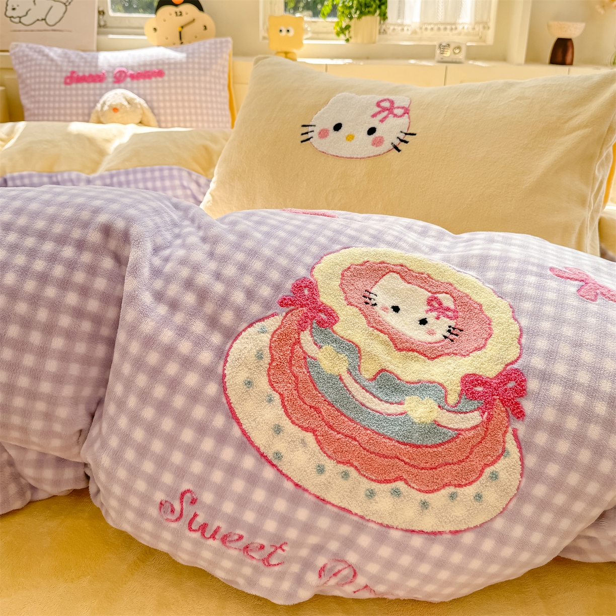 91家纺网 家纺一手货源 找家纺 （总）灰鲸 2025新款牛奶绒毛巾绣苹果狗、蛋糕喵系列四件套