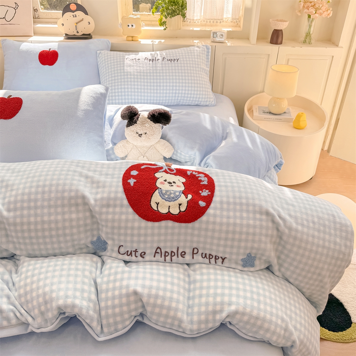 91家纺网 家纺一手货源 找家纺 （总）灰鲸 2025新款牛奶绒毛巾绣苹果狗、蛋糕喵系列四件套