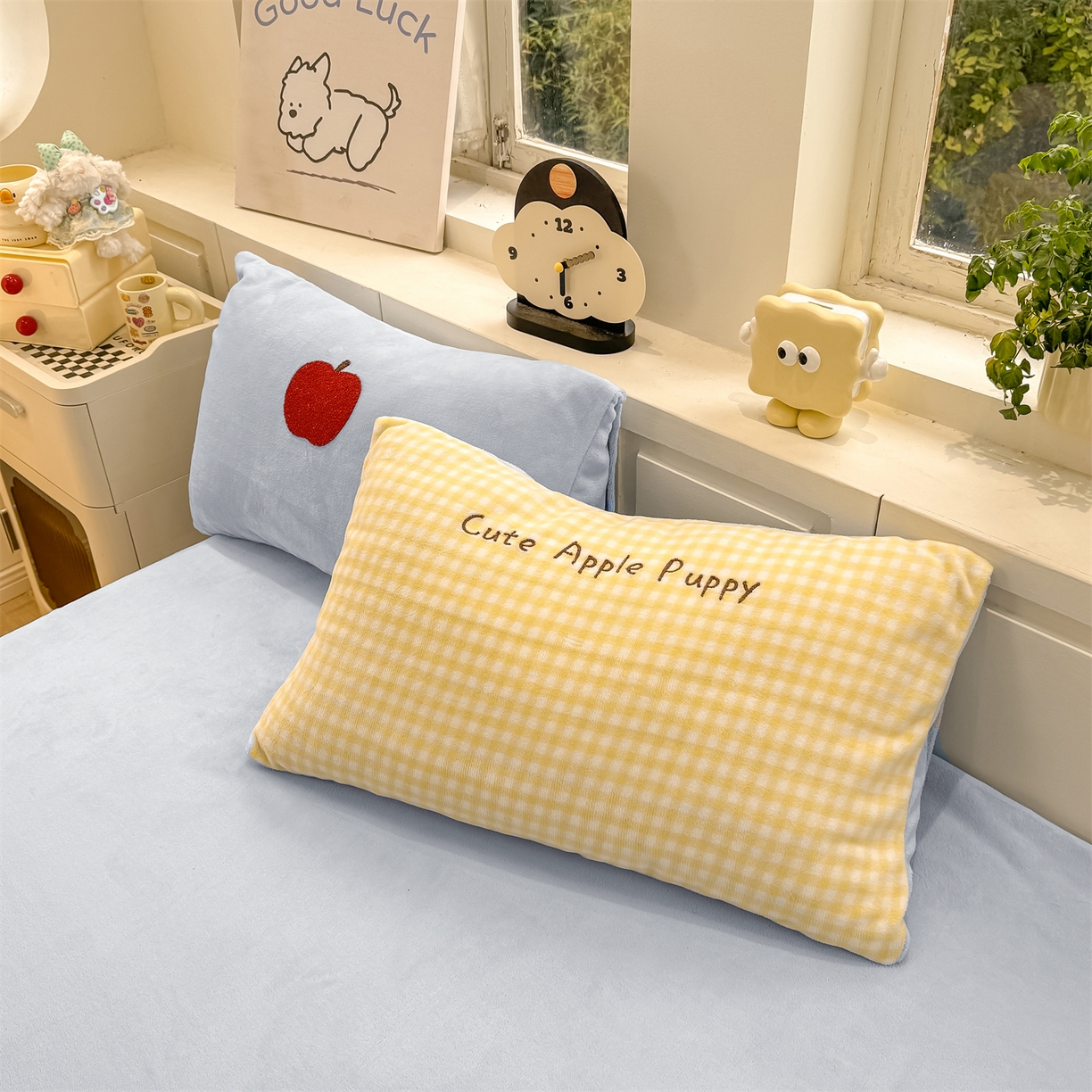 91家纺网 家纺一手货源 找家纺 灰鲸 2025新款牛奶绒毛巾绣苹果狗、蛋糕喵系列四件套 苹果狗-黄格+繁星蓝