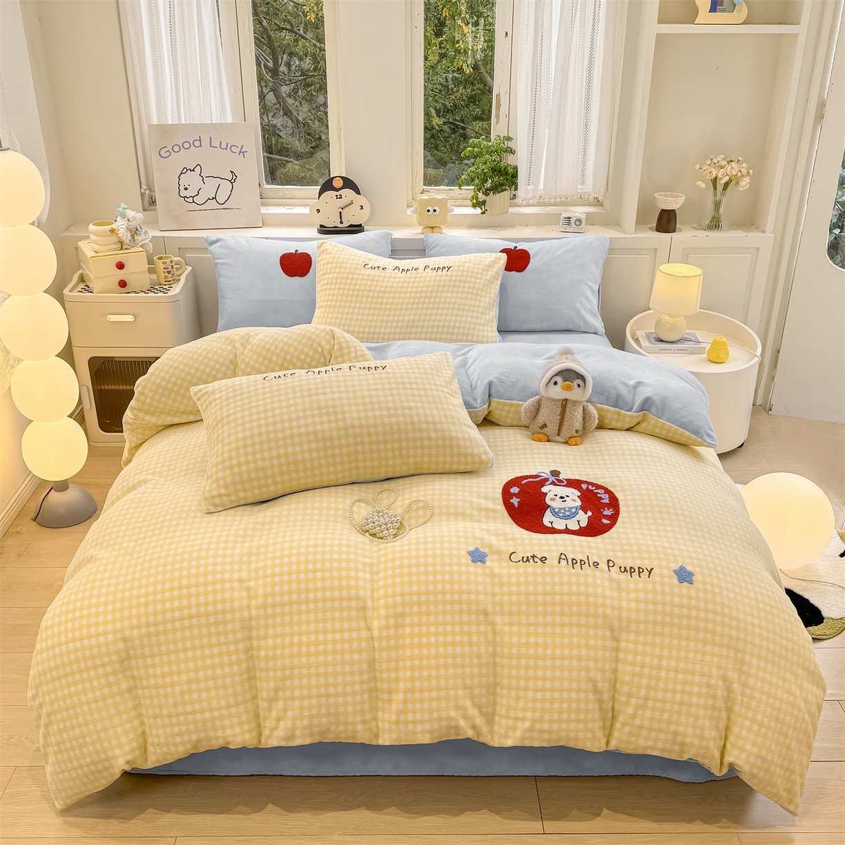 91家纺网 家纺一手货源 找家纺 灰鲸 2025新款牛奶绒毛巾绣苹果狗、蛋糕喵系列四件套 苹果狗-黄格+繁星蓝