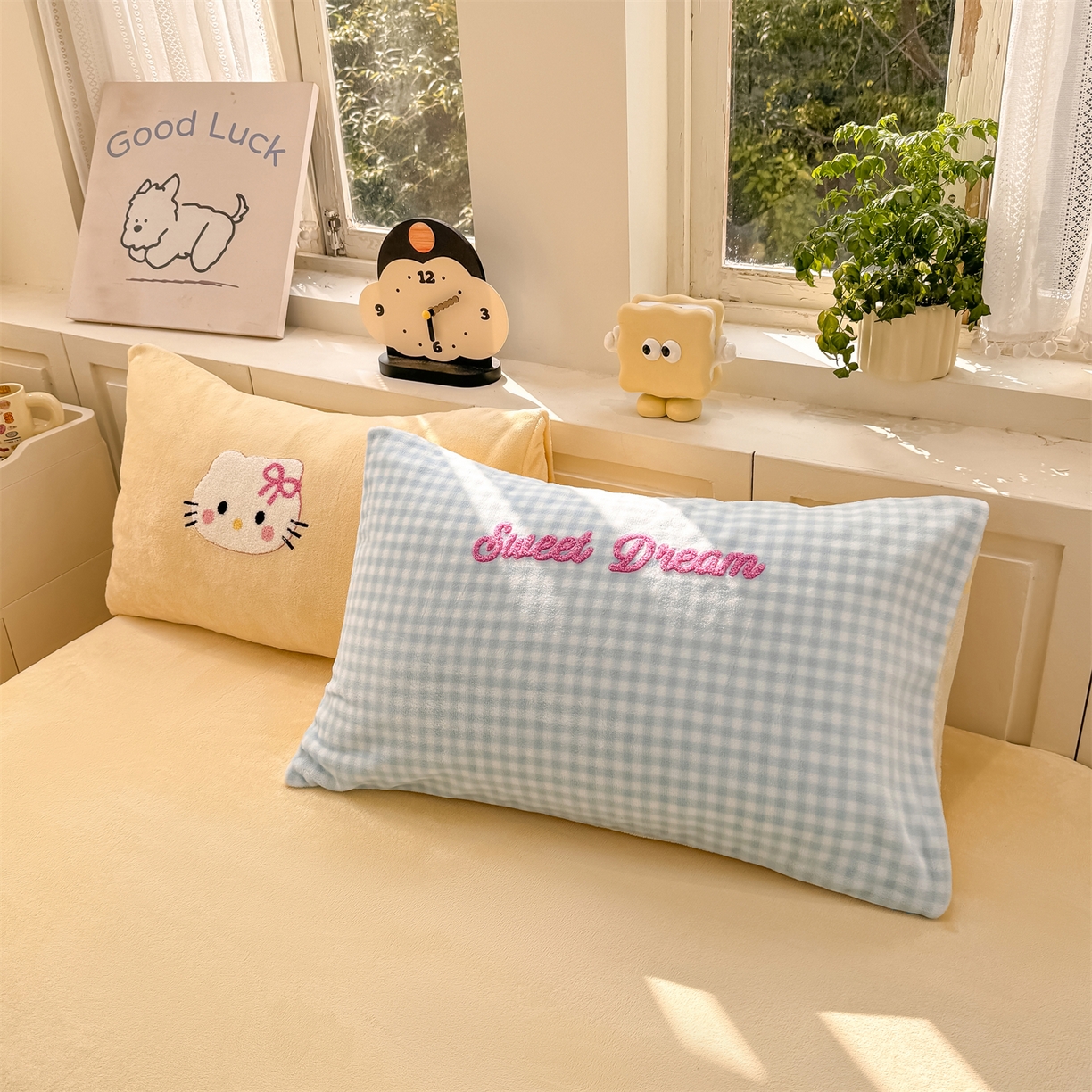 91家纺网 家纺一手货源 找家纺 灰鲸 2025新款牛奶绒毛巾绣苹果狗、蛋糕喵系列四件套 蛋糕喵-蓝格+奶油黄