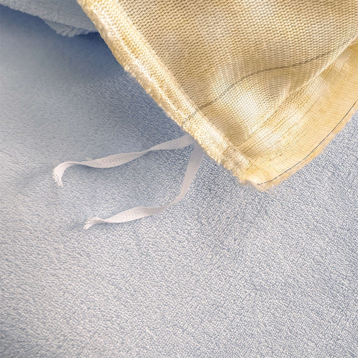 91家纺网 家纺一手货源 找家纺 灰鲸 2025新款牛奶绒毛巾绣苹果狗、蛋糕喵系列四件套 苹果狗-黄格+繁星蓝