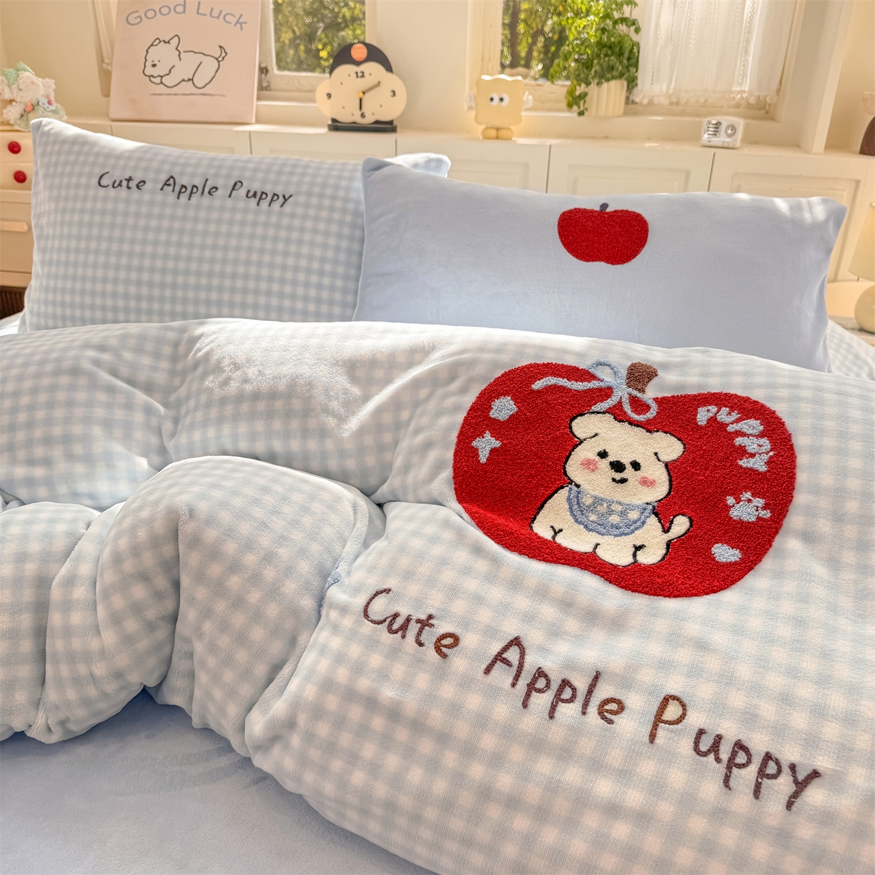 91家纺网 家纺一手货源 找家纺 （总）灰鲸 2025新款牛奶绒毛巾绣苹果狗、蛋糕喵系列四件套