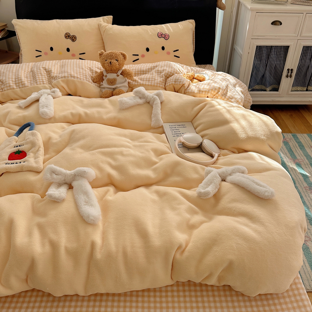 顾里家纺 2025新款兔毛蝴蝶结喵酱牛奶绒四件套 蝴蝶结猫咪黄