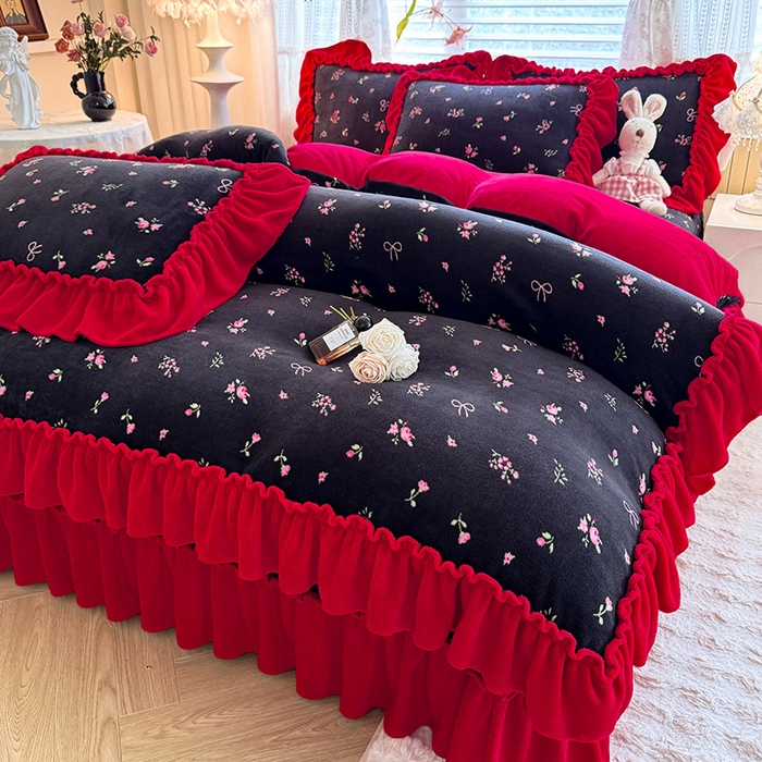 91家纺网 家纺一手货源 找家纺 韩约家纺 2025新款法式大花边印花牛奶绒床盖款四件套 艾美（床盖款）