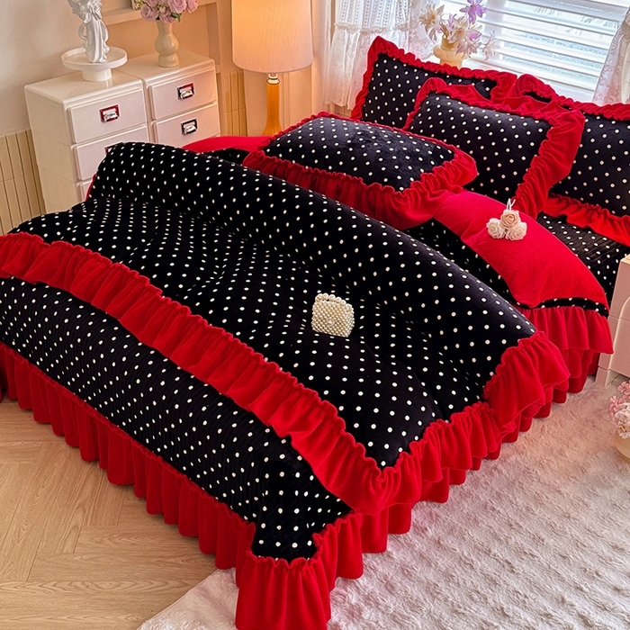 91家纺网 家纺一手货源 找家纺 韩约家纺 2025新款法式大花边印花牛奶绒床盖款四件套 黑萌萌 （床盖款）