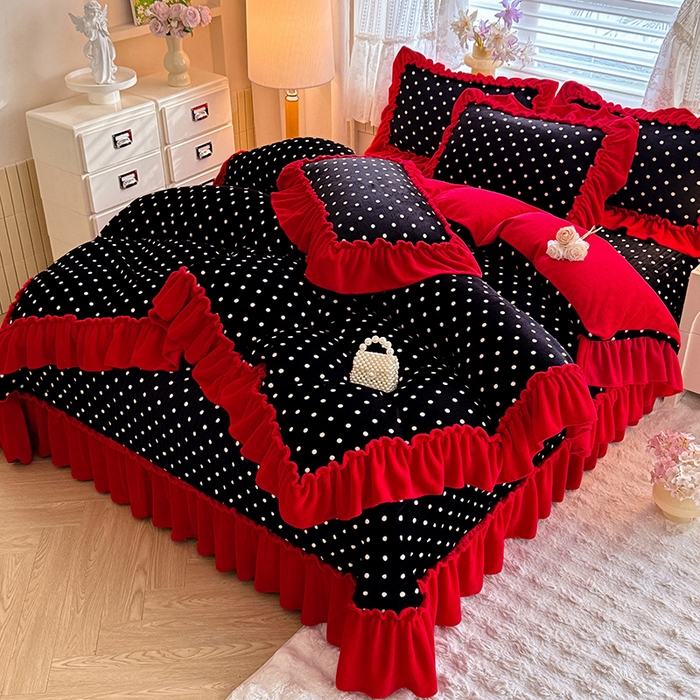 91家纺网 家纺一手货源 找家纺 韩约家纺 2025新款法式大花边印花牛奶绒床盖款四件套 黑萌萌 （床盖款）