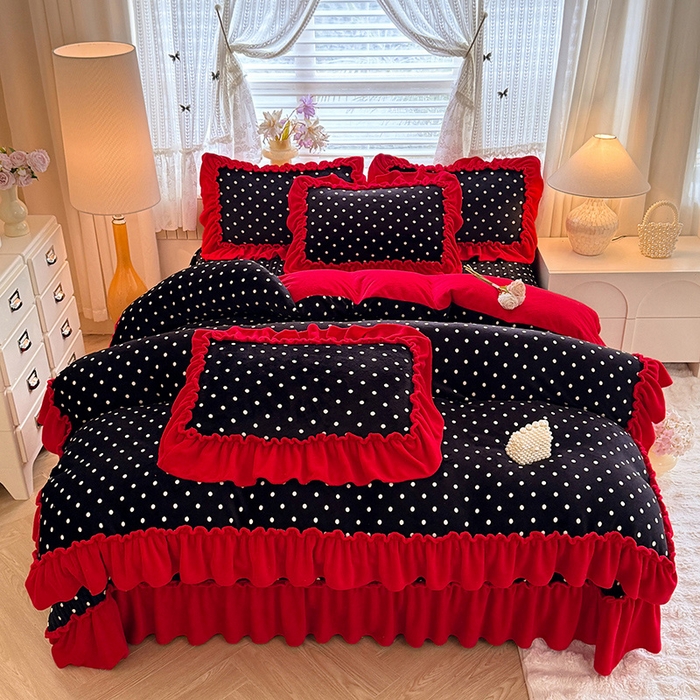 91家纺网 家纺一手货源 找家纺 韩约家纺 2025新款法式大花边印花牛奶绒床盖款四件套 黑萌萌 （床盖款）