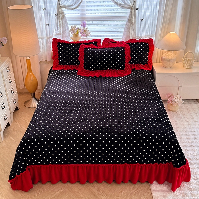 91家纺网 家纺一手货源 找家纺 韩约家纺 2025新款法式大花边印花牛奶绒床盖款四件套 黑萌萌 （床盖款）