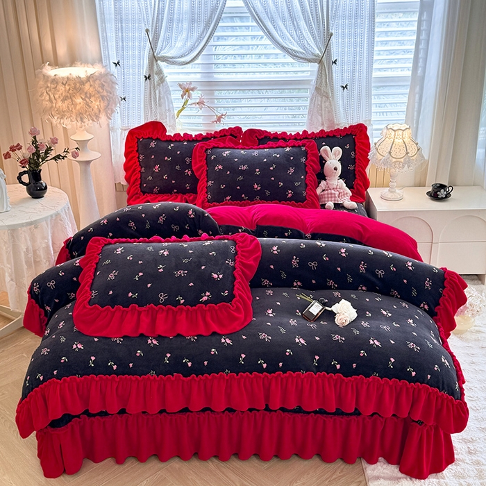 91家纺网 家纺一手货源 找家纺 韩约家纺 2025新款法式大花边印花牛奶绒床盖款四件套 艾美（床盖款）