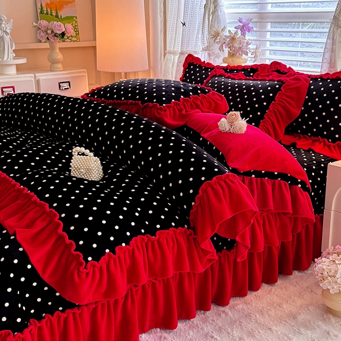 91家纺网 家纺一手货源 找家纺 韩约家纺 2025新款法式大花边印花牛奶绒床盖款四件套 黑萌萌 （床盖款）