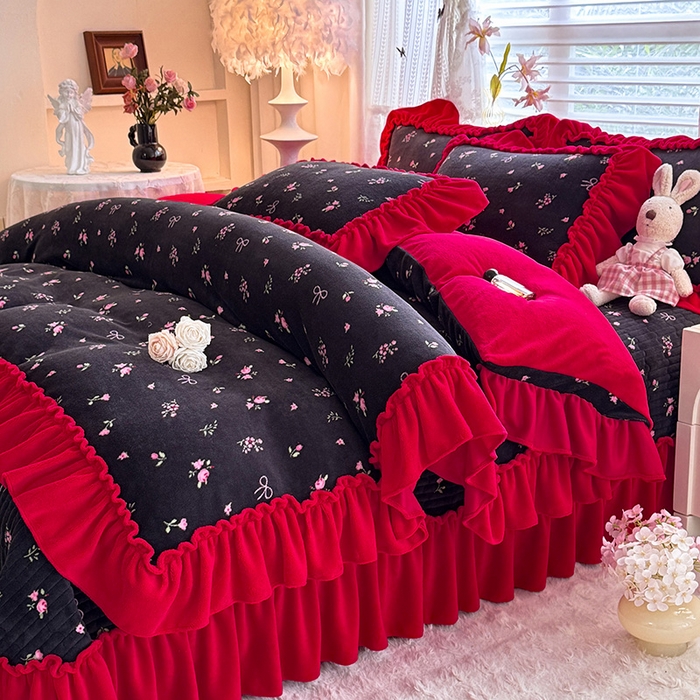 91家纺网 家纺一手货源 找家纺 韩约家纺 2025新款法式大花边印花牛奶绒床盖款四件套 艾美（床盖款）