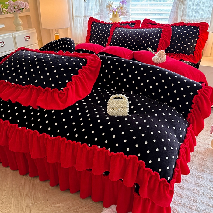 91家纺网 家纺一手货源 找家纺 韩约家纺 2025新款法式大花边印花牛奶绒床盖款四件套 黑萌萌 （床盖款）