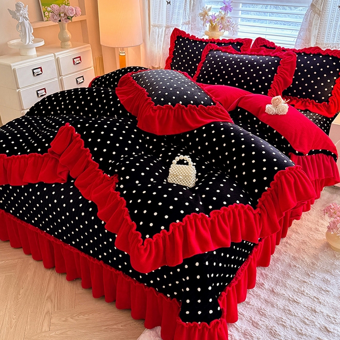 91家纺网 家纺一手货源 找家纺 韩约家纺 2025新款法式大花边印花牛奶绒床盖款四件套 黑萌萌 （床盖款）