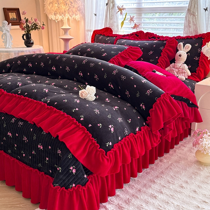 91家纺网 家纺一手货源 找家纺 韩约家纺 2025新款法式大花边印花牛奶绒床盖款四件套 艾美（床盖款）