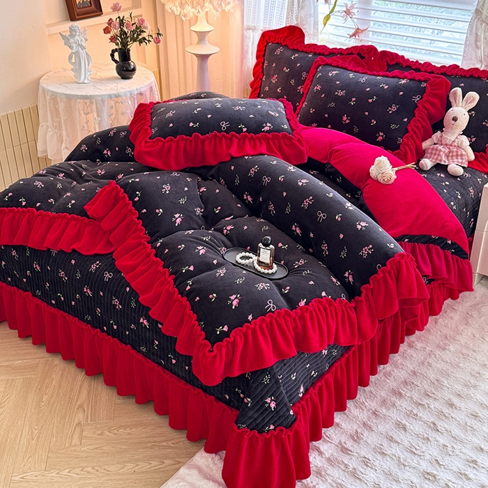 91家纺网 家纺一手货源 找家纺 韩约家纺 2025新款法式大花边印花牛奶绒床盖款四件套 艾美（床盖款）