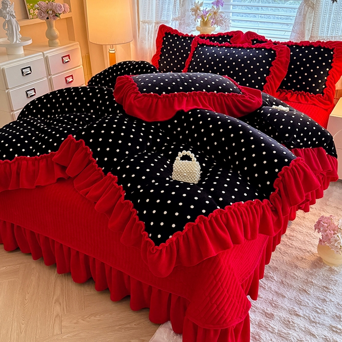 91家纺网 家纺一手货源 找家纺 韩约家纺 2025新款法式大花边印花牛奶绒床盖款四件套 黑波点（床盖款）