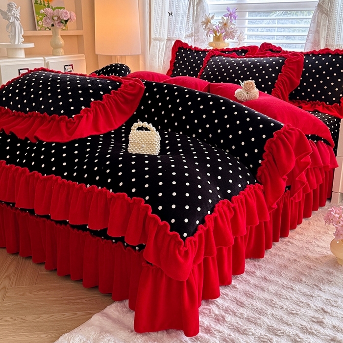 91家纺网 家纺一手货源 找家纺 韩约家纺 2025新款法式大花边印花牛奶绒床盖款四件套 黑萌萌 （床盖款）