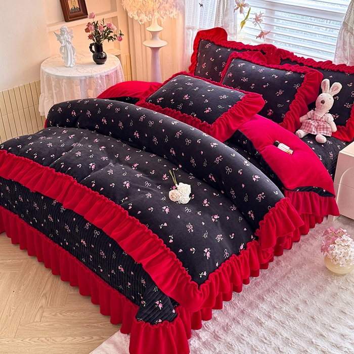 91家纺网 家纺一手货源 找家纺 韩约家纺 2025新款法式大花边印花牛奶绒床盖款四件套 艾美（床盖款）