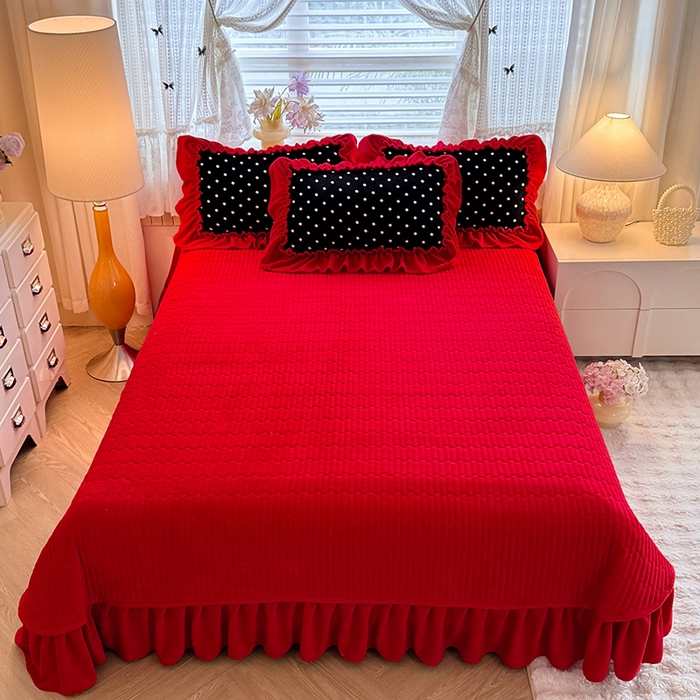 91家纺网 家纺一手货源 找家纺 韩约家纺 2025新款法式大花边印花牛奶绒床盖款四件套 黑波点（床盖款）