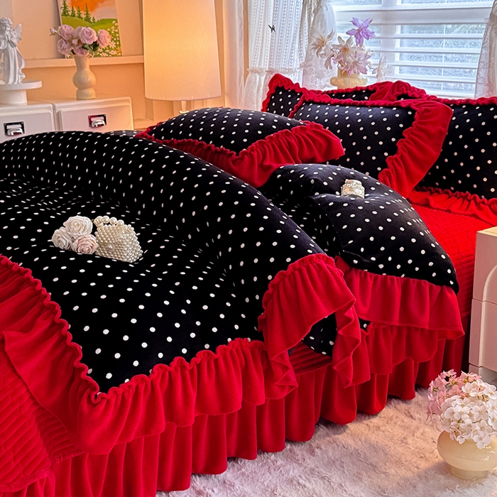 91家纺网 家纺一手货源 找家纺 韩约家纺 2025新款法式大花边印花牛奶绒床盖款四件套 黑波点（床盖款）