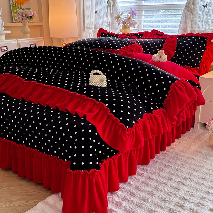 91家纺网 家纺一手货源 找家纺 韩约家纺 2025新款法式大花边印花牛奶绒床盖款四件套 黑萌萌 （床盖款）