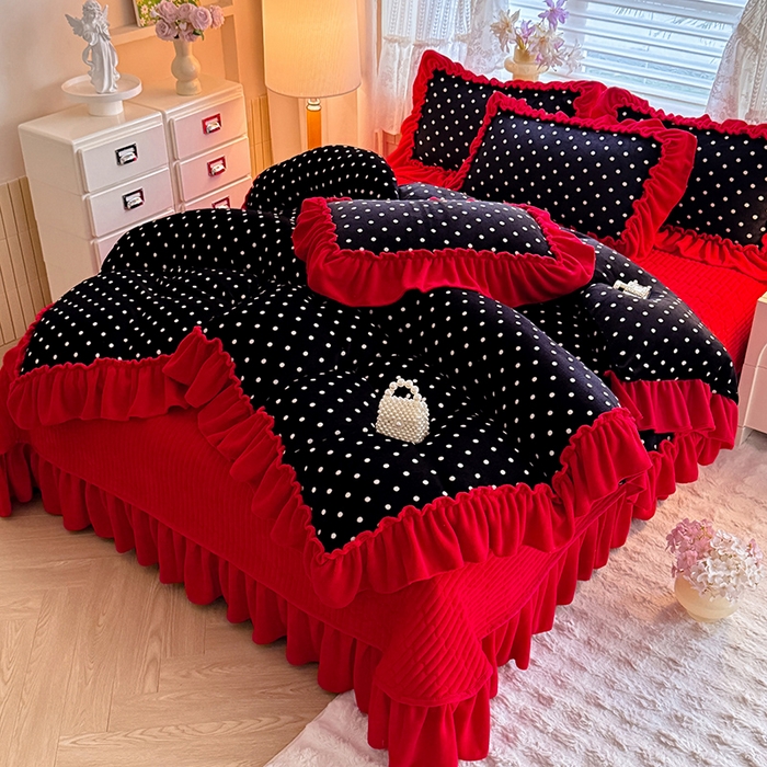 91家纺网 家纺一手货源 找家纺 韩约家纺 2025新款法式大花边印花牛奶绒床盖款四件套 黑波点（床盖款）