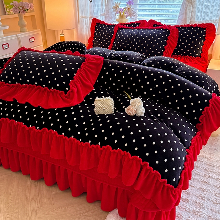 91家纺网 家纺一手货源 找家纺 韩约家纺 2025新款法式大花边印花牛奶绒床盖款四件套 黑波点（床盖款）