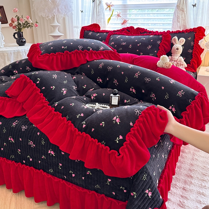 91家纺网 家纺一手货源 找家纺 韩约家纺 2025新款法式大花边印花牛奶绒床盖款四件套 艾美（床盖款）