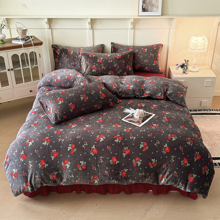 91家纺网 家纺一手货源 找家纺 梦纤绒 2025新款亲肤舒适加厚印花牛奶绒床盖四件套 妖姬