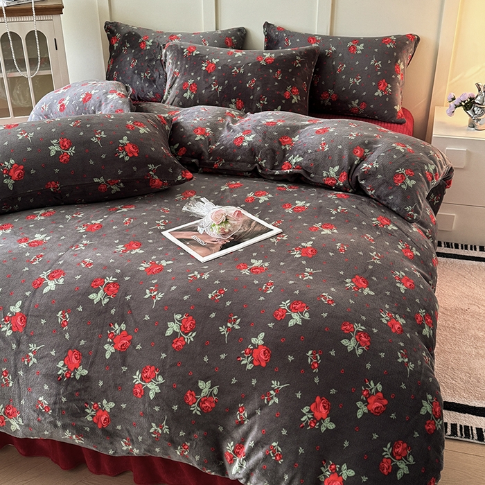 91家纺网 家纺一手货源 找家纺 梦纤绒 2025新款亲肤舒适加厚印花牛奶绒床盖四件套 妖姬