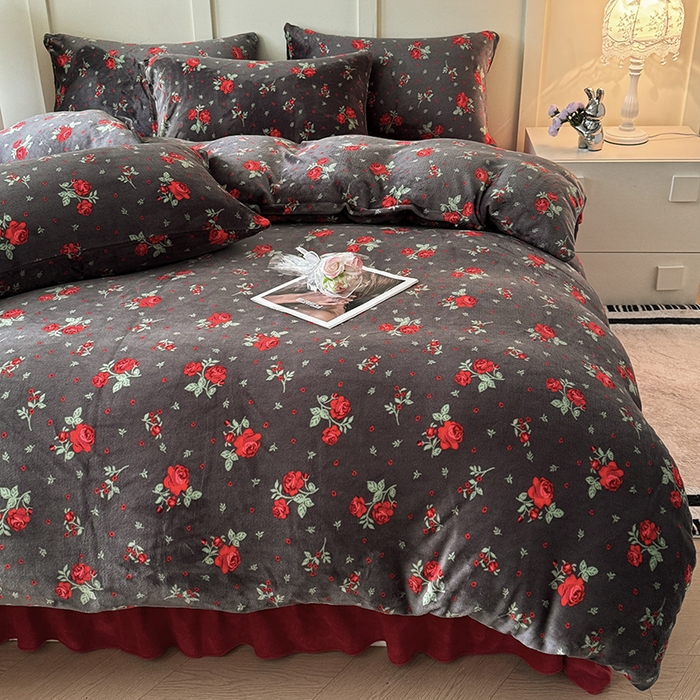 91家纺网 家纺一手货源 找家纺 梦纤绒 2025新款亲肤舒适加厚印花牛奶绒床盖四件套 妖姬