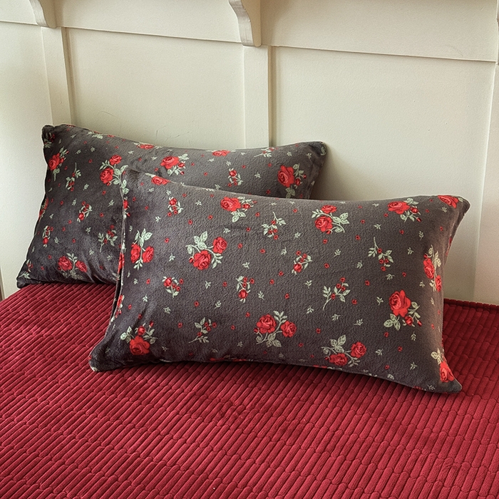 91家纺网 家纺一手货源 找家纺 梦纤绒 2025新款亲肤舒适加厚印花牛奶绒床盖四件套 妖姬