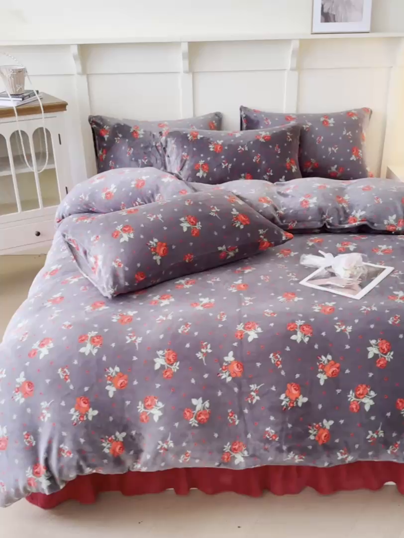 91家纺网 家纺一手货源 找家纺 梦纤绒 2025新款亲肤舒适加厚印花牛奶绒床盖四件套 妖姬