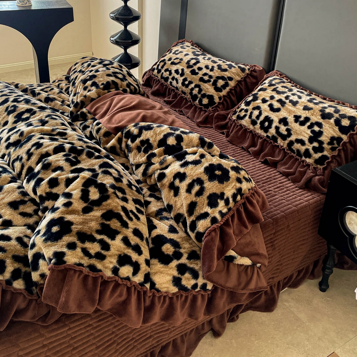 91家纺网 家纺一手货源 找家纺 （总）富米莱（原臻工厂） 2025新款美拉德高克重兔毛大花边床盖床裙四件套-花边系列