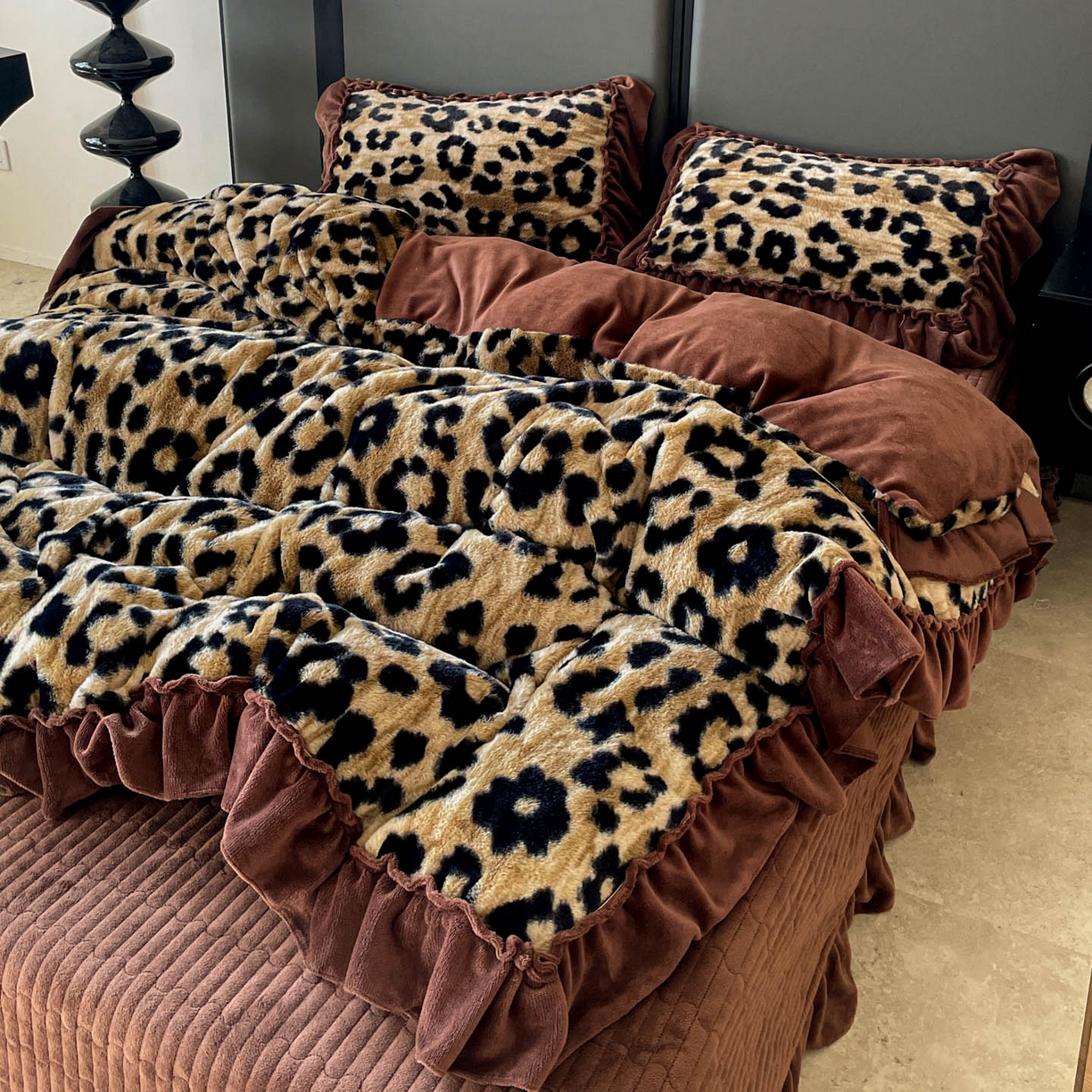 91家纺网 家纺一手货源 找家纺 （总）富米莱（原臻工厂） 2025新款美拉德高克重兔毛大花边床盖床裙四件套-花边系列