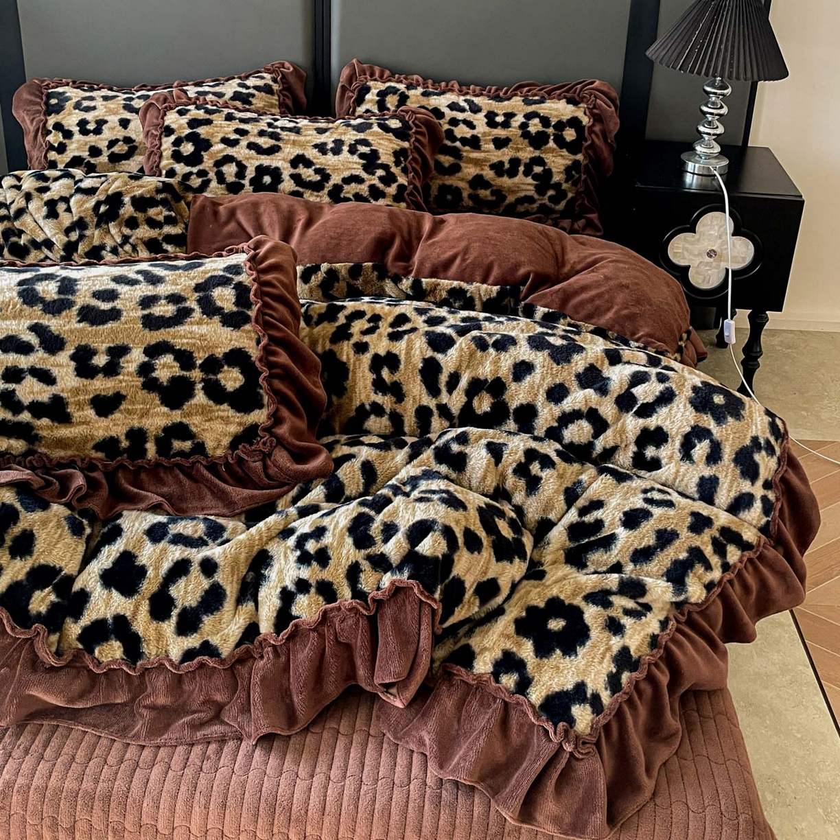 91家纺网 家纺一手货源 找家纺 （总）富米莱（原臻工厂） 2025新款美拉德高克重兔毛大花边床盖床裙四件套-花边系列