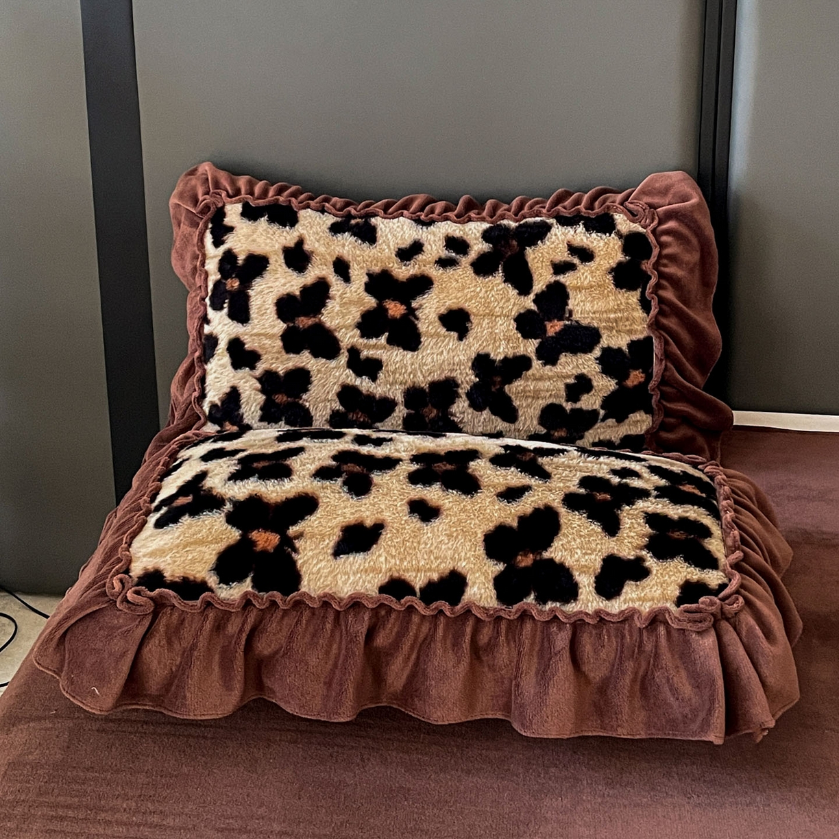 91家纺网 家纺一手货源 找家纺 富米莱（原臻工厂） 2025新款美拉德高克重兔毛大花边床盖床裙四件套-花边系列 爆款压花边-小蝴蝶