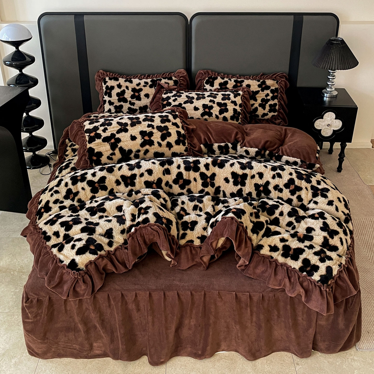 91家纺网 家纺一手货源 找家纺 富米莱（原臻工厂） 2025新款美拉德高克重兔毛大花边床盖床裙四件套-花边系列 爆款压花边-小蝴蝶