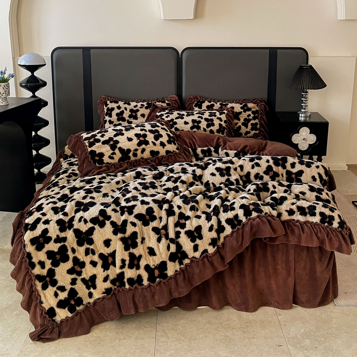 91家纺网 家纺一手货源 找家纺 富米莱（原臻工厂） 2025新款美拉德高克重兔毛大花边床盖床裙四件套-花边系列 爆款压花边-小蝴蝶