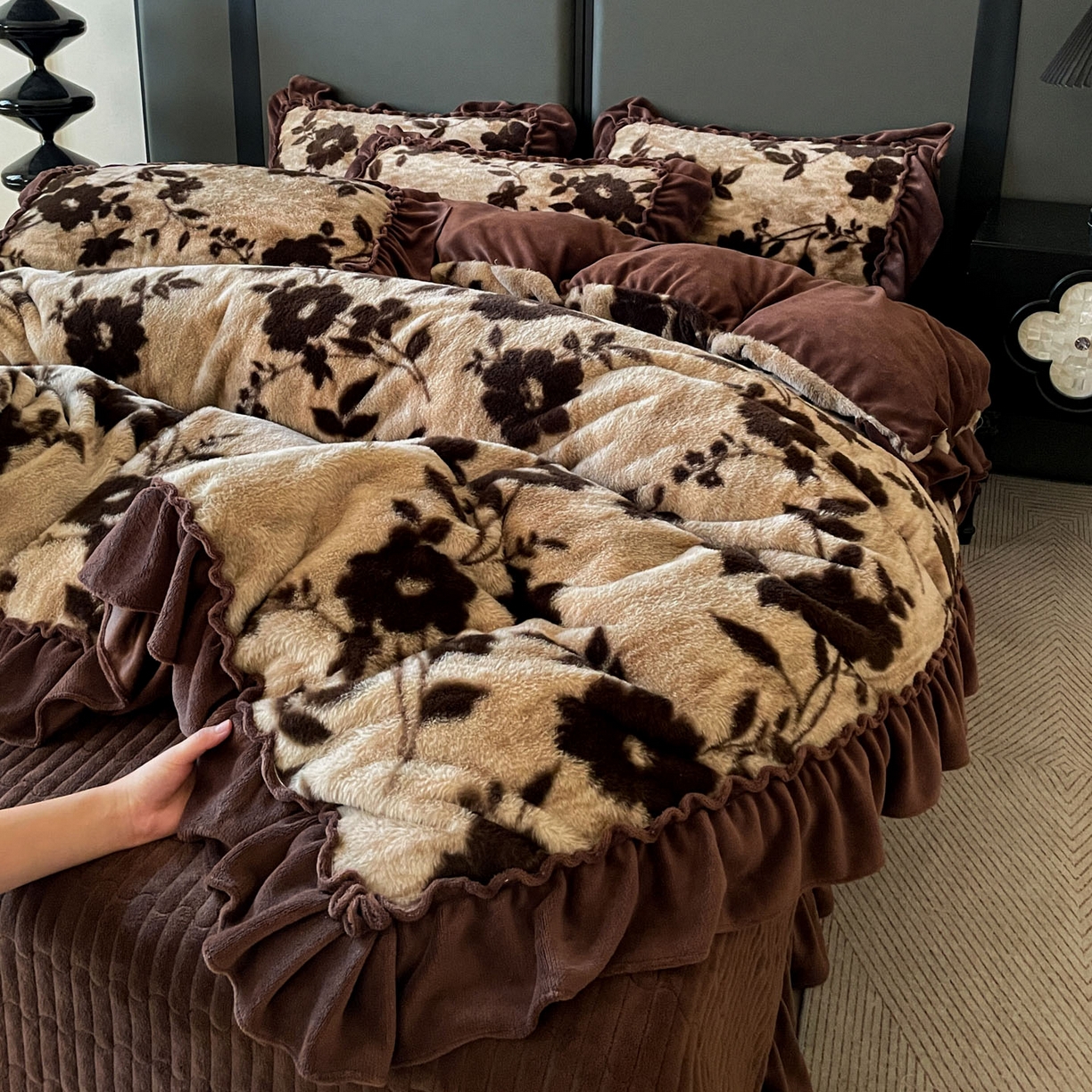 富米莱（原臻工厂） 2025新款美拉德高克重兔毛大花边床盖床裙四件套-花边系列 爆款压花边-简爱