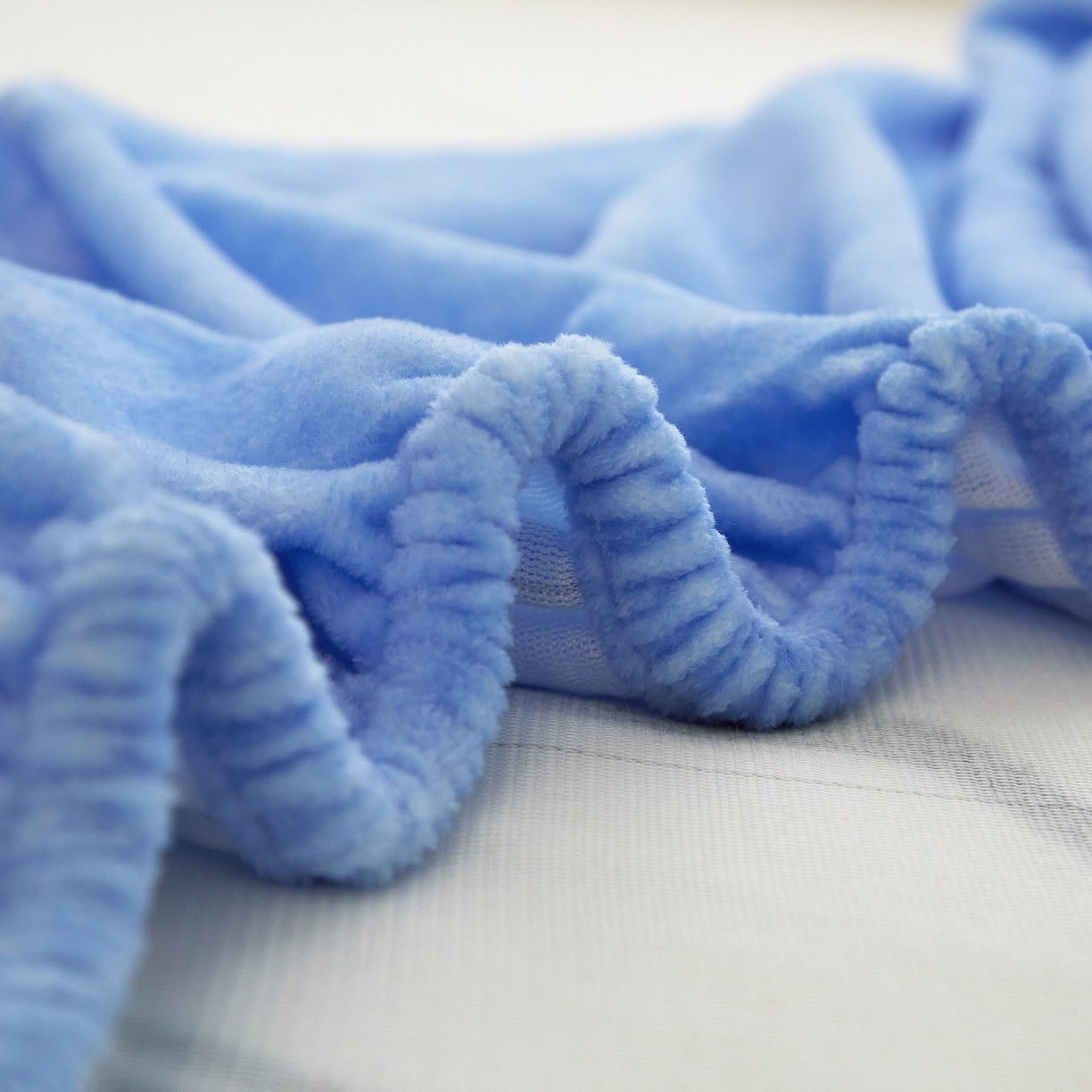 91家纺网 家纺一手货源 找家纺 蘭菲家纺 2025新款牛奶绒奥特曼系列单品床笠 出击