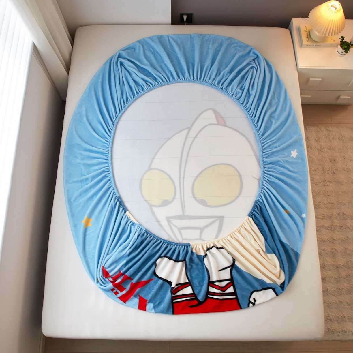 91家纺网 家纺一手货源 找家纺 蘭菲家纺 2025新款牛奶绒奥特曼系列单品床笠 发呆