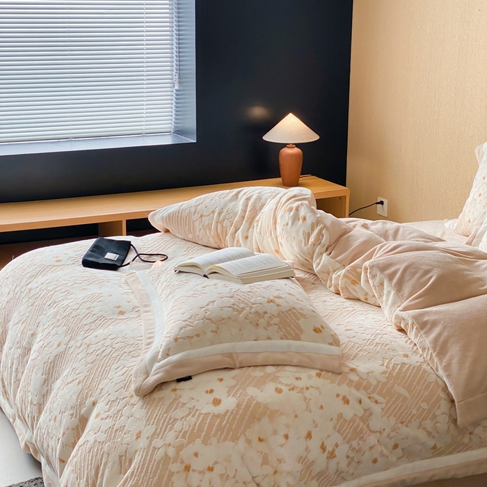 91家纺网 家纺一手货源 找家纺 馨蕊家居 2025新款秋冬轻奢煦暖绒系列-绒芸柔 绒芸柔-香槟