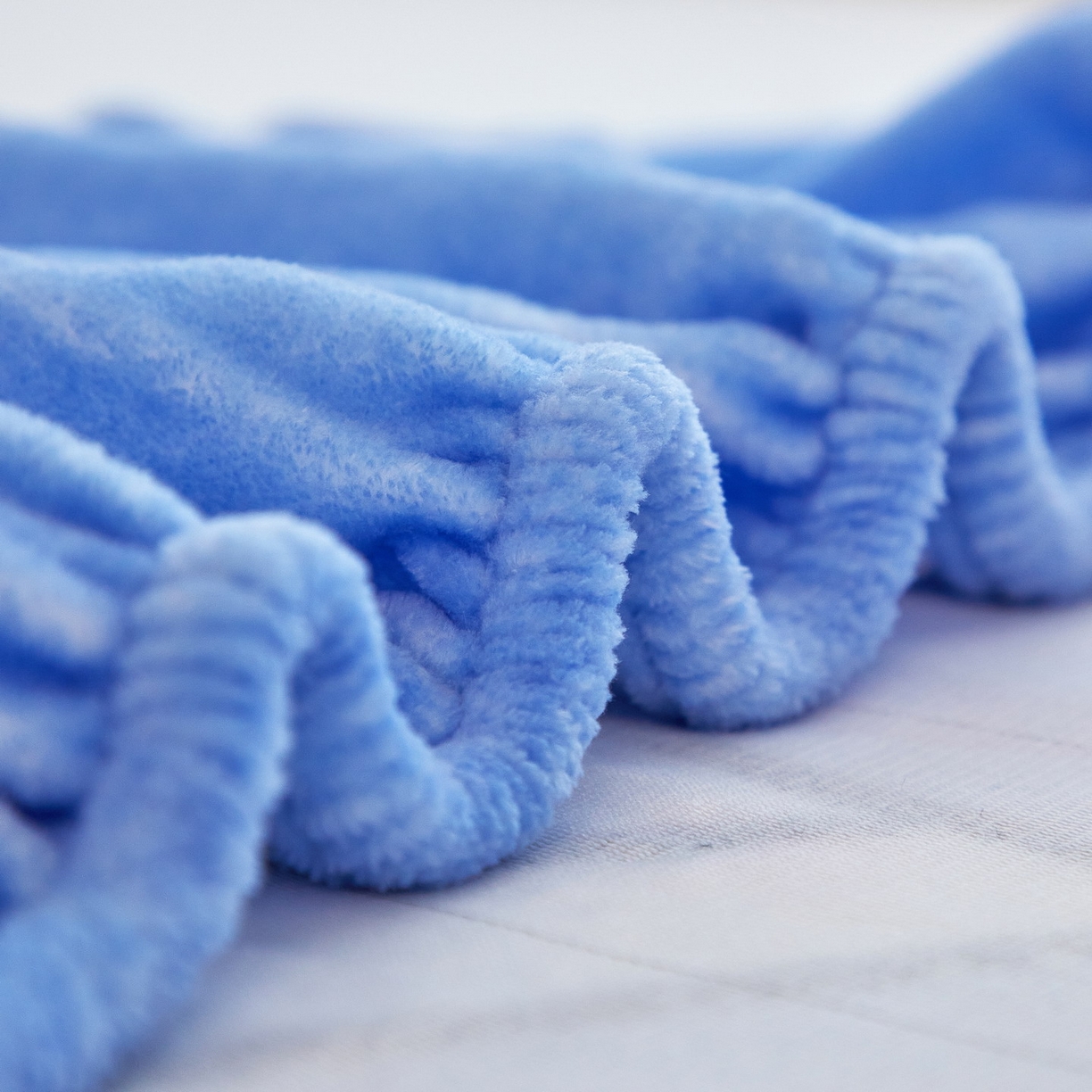 91家纺网 家纺一手货源 找家纺 蘭菲家纺 2025新款牛奶绒奥特曼系列单品床笠 闪电