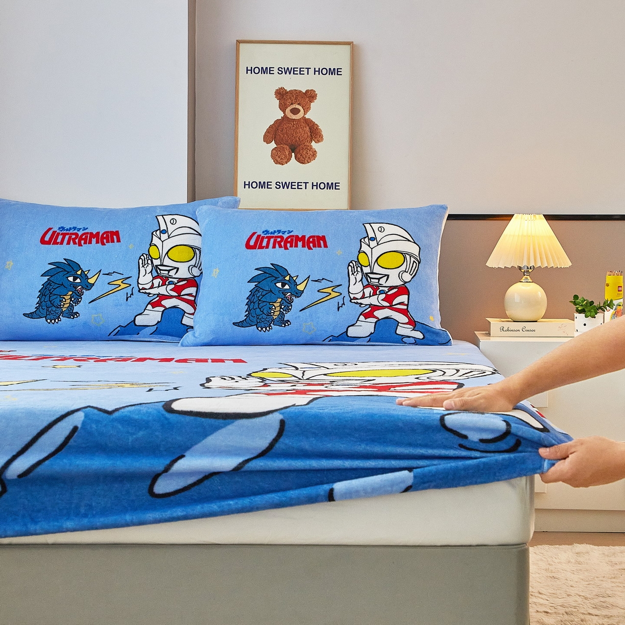 91家纺网 家纺一手货源 找家纺 蘭菲家纺 2025新款牛奶绒奥特曼系列单品床笠 闪电