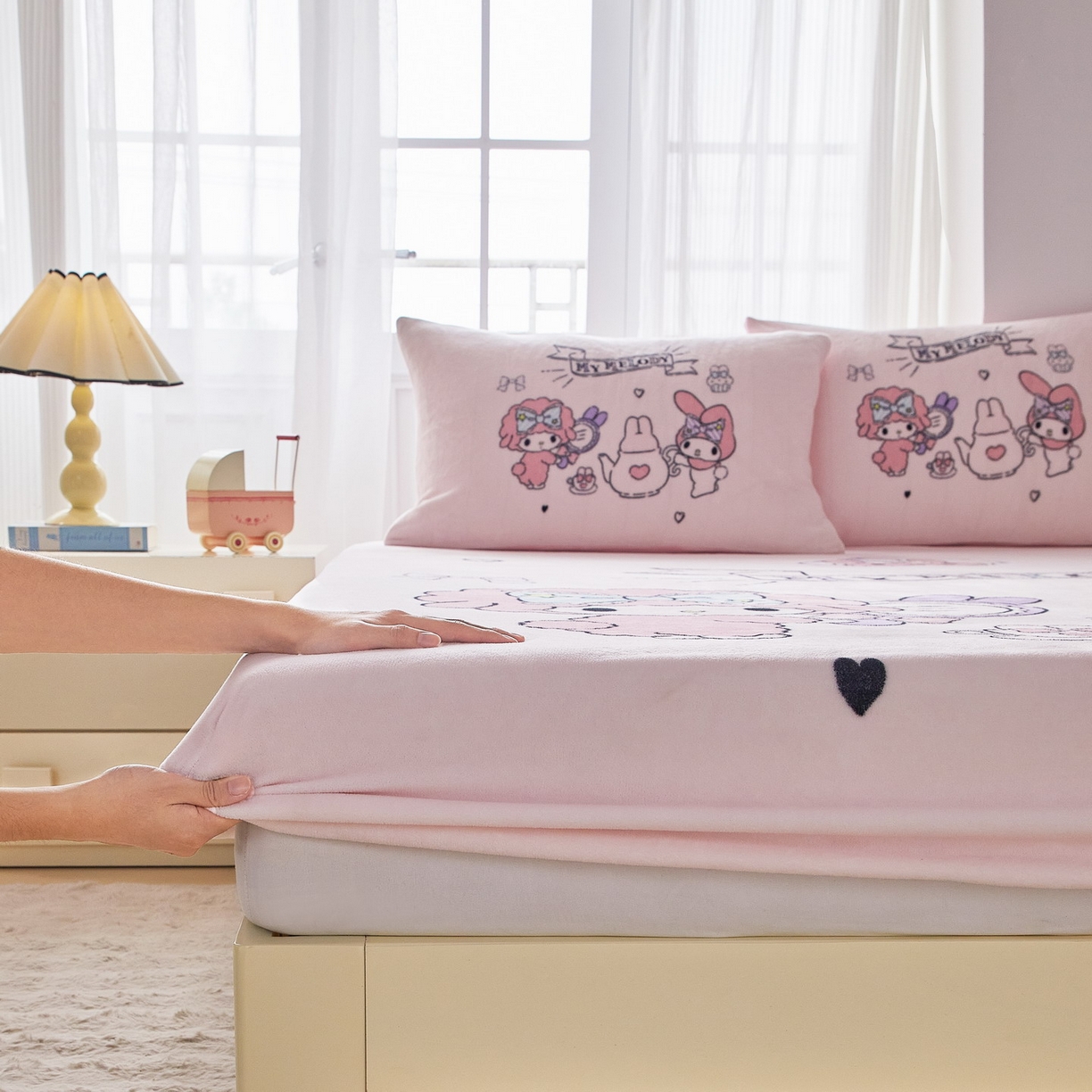 91家纺网 家纺一手货源 找家纺 （总）蘭菲家纺 2025新款三丽欧牛奶绒套件系列单品床笠