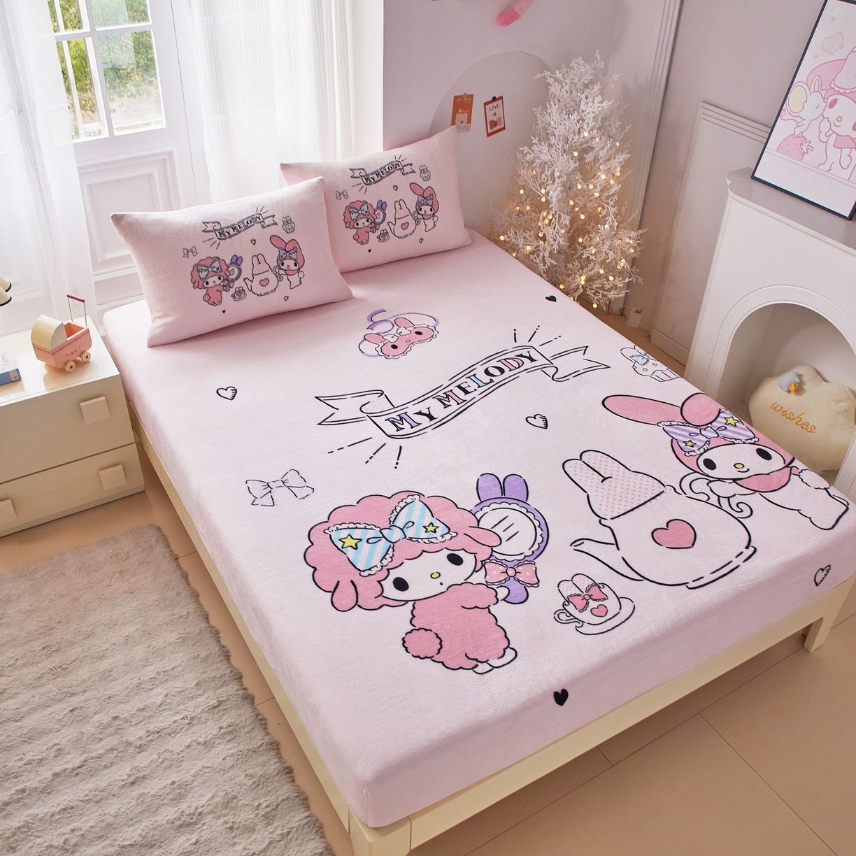 91家纺网 家纺一手货源 找家纺 蘭菲家纺 2025新款三丽欧牛奶绒套件系列单品床笠 必爱乐-奶茶