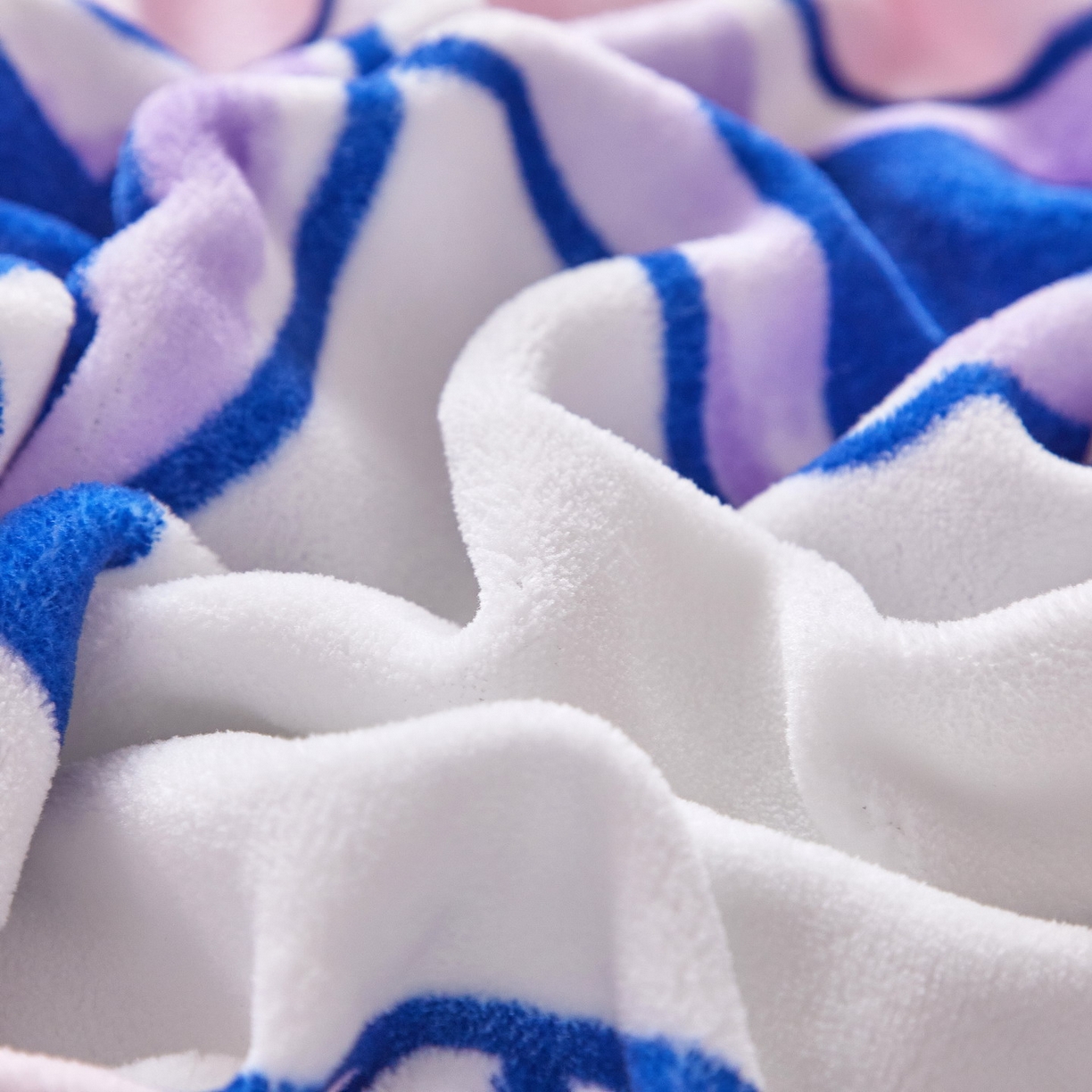 91家纺网 家纺一手货源 找家纺 蘭菲家纺 2025新款三丽欧牛奶绒套件系列单品床笠 车站KT